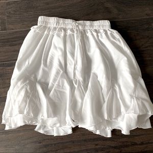 Never Work Storets White Skorts